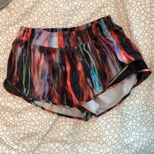 BRAND NEW lululemon hotty hot shorts 2.5”